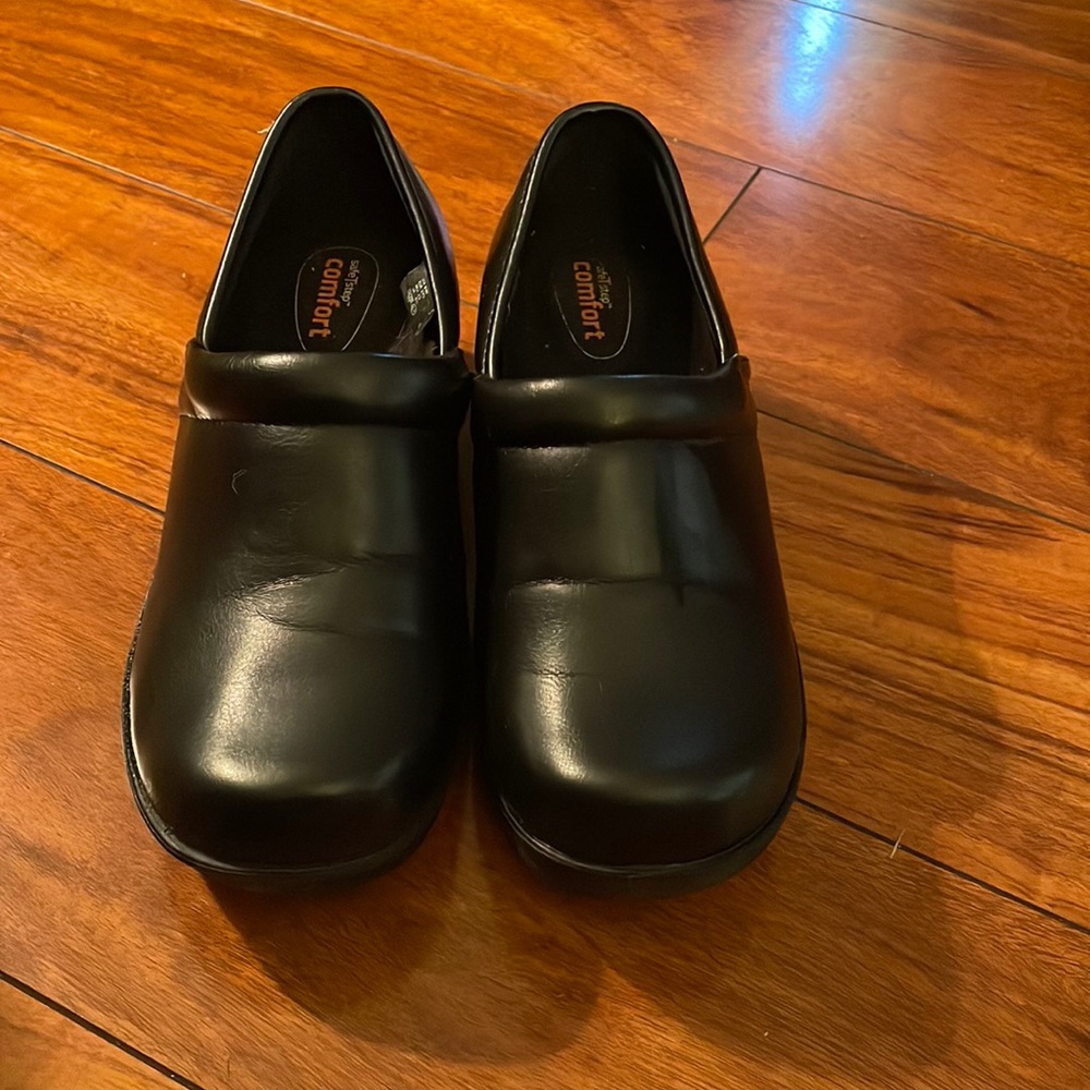 SafeTstep Comfort Clogs. Size 6W